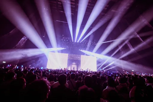 Ado招牌鐵籠搬到北流!飆唱1小時才開口「打給厚」5千粉瘋狂