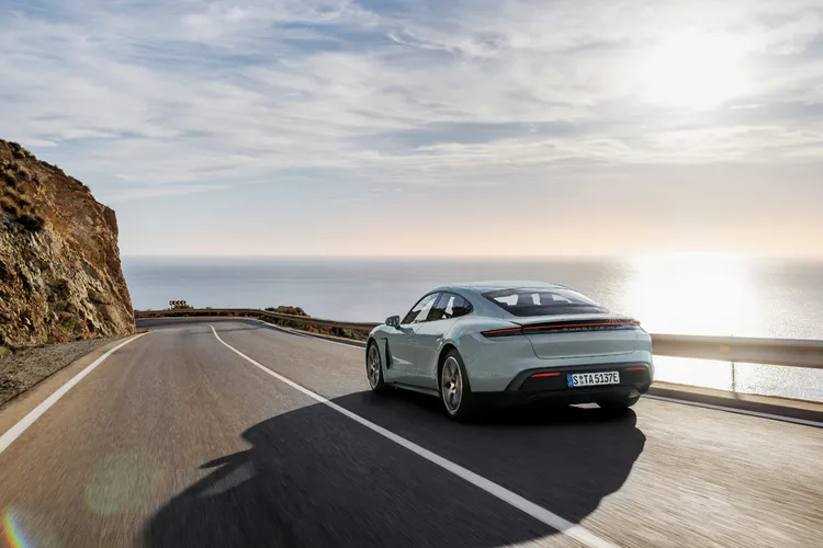 Taycan後軸馬達具有比前代車型高出108匹的馬力輸出。原廠照片