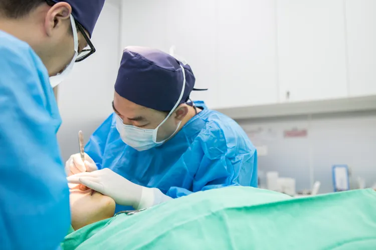 ▲自體軟骨較不會有夾膜攣縮等排斥反應，感染機率也較低。