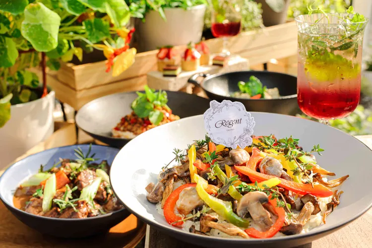 晶華主廚團隊以各式香草入饌打造多款味形色皆美的豐富佳餚。業者提供