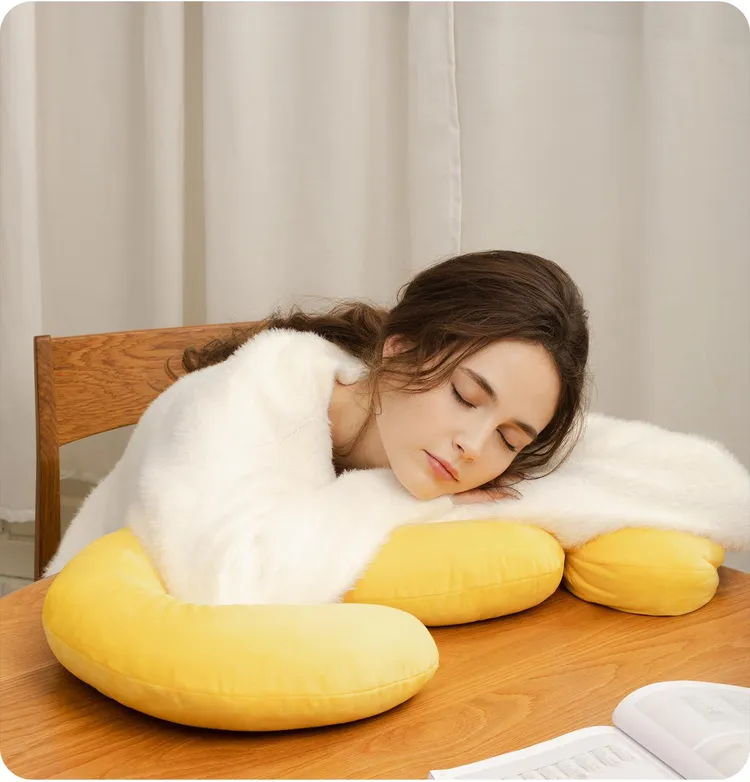 問號？頸枕抱枕居家擺件適合居家、辦公、旅行時的午睡趴枕，隨時隨地都能放鬆入睡！