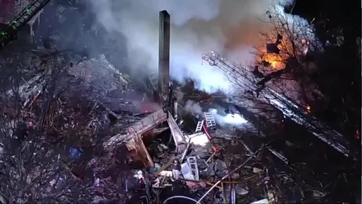 美民宅氣爆「夷為平地」慘況曝 1消防員殉職13人傷