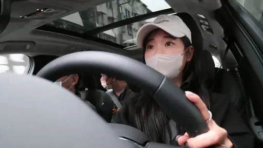 愛莉莎莎「像瘋了出車禍」 撞毀兩新車:感覺尿漏一半出來了