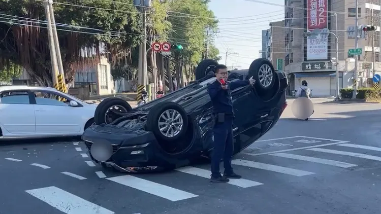 2車駕駛均輕微受傷。讀者提供