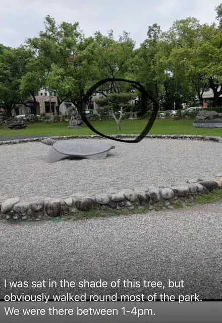 外籍女子說自己昨天坐在中興新村兒童公園沙坑旁的草皮上。翻攝臉書「南投人聊天室2.0」