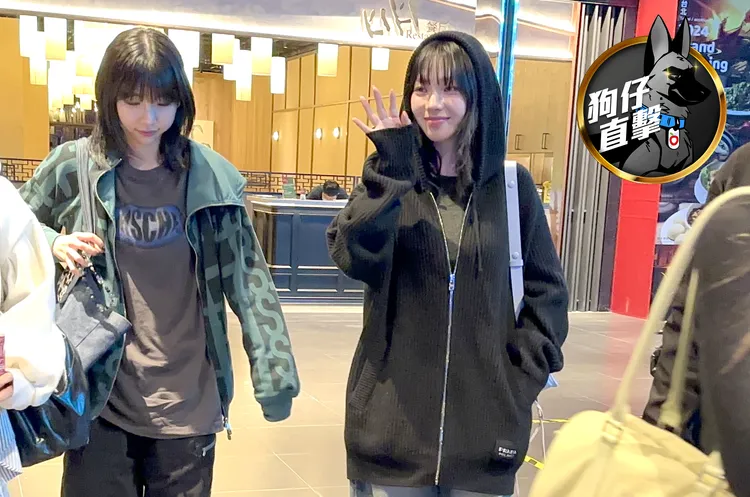 Karina（右）上月來台唱尾牙，慶功宴結束後親切打招呼。特勤中心攝