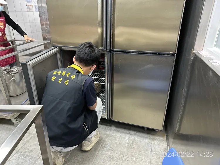衛生局人員稽查。新竹縣府提供