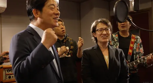 有片|賴清德、 蕭美琴合體飆歌!IG追蹤破20萬寵粉 他大讚「被政治耽誤的歌手」