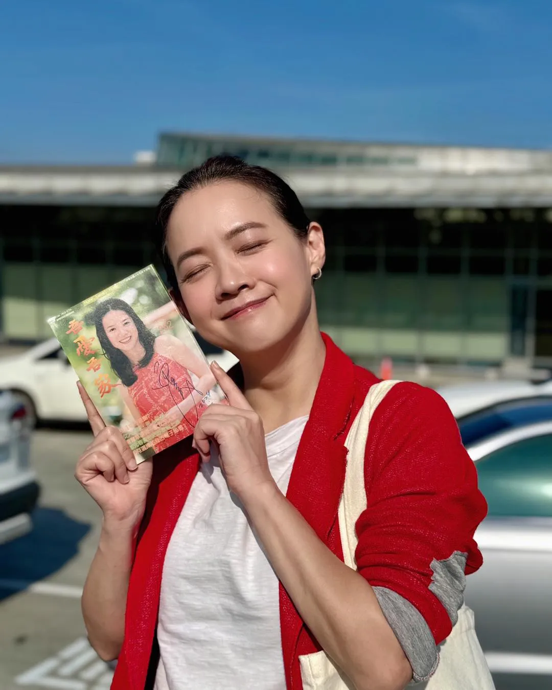 曾寶儀放上24年前照片,笑說「我覺得我越漂亮了。」翻攝自曾寶儀臉書