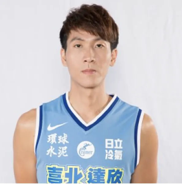 SBL裕隆隊球員翁嘉鴻涉打假球遭通緝。翻攝籃球筆記網站