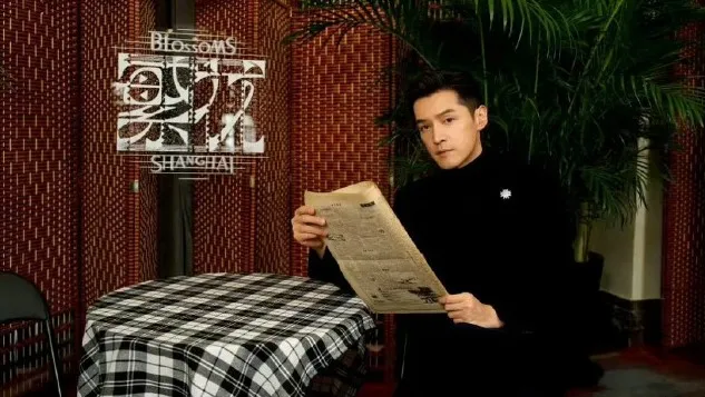 胡歌經由王家衛指點後改變的服裝造型。翻攝會火微博