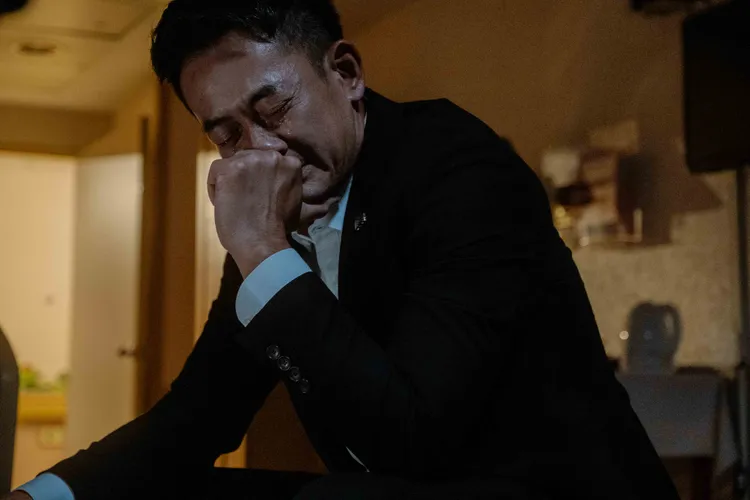 柯叔元失去至親般的奶媽後，內心世界崩塌。東森提供