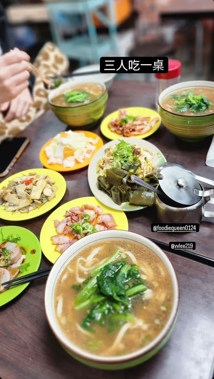 李維維和翊萱大啖米其林牛肉麵。翻攝李維維IG