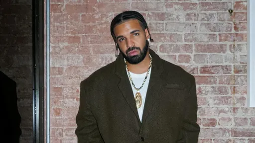 饒舌天王德瑞克疑流出尻槍片 被誇「飛彈」他笑而不語