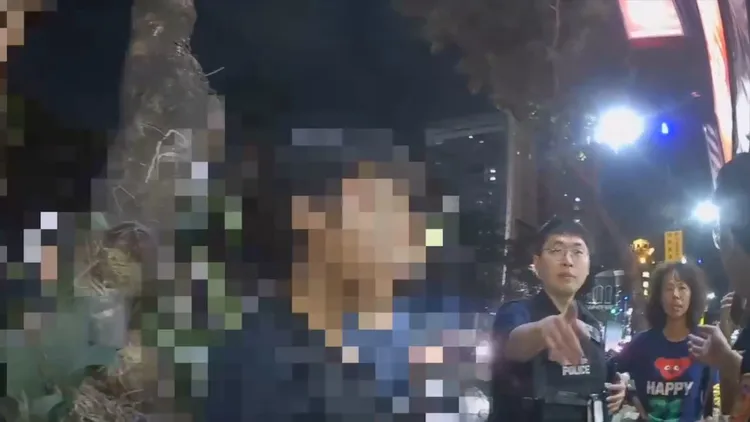 林姓男子遭人持棍棒毆打並摔毀手機。翻攝畫面