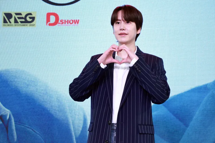 圭賢日前在台灣舉辦見面會，比出愛心。資料照