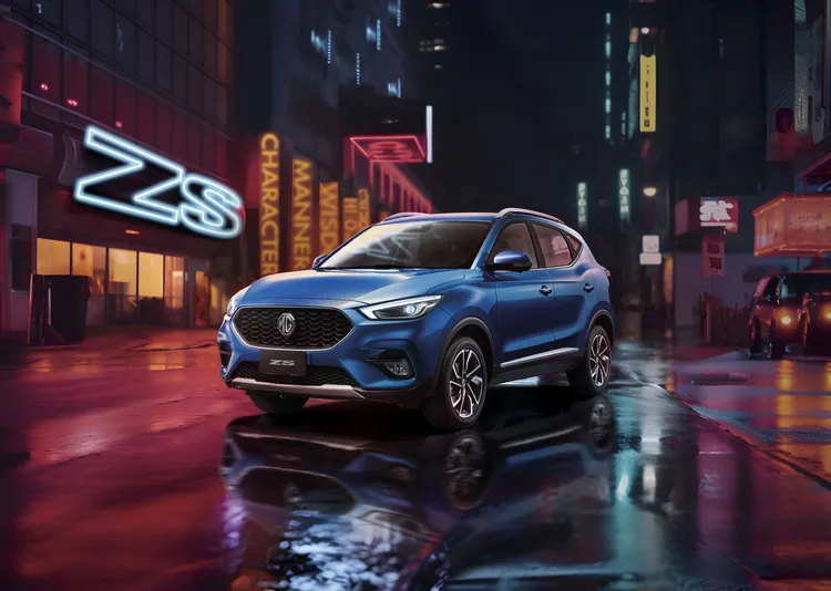 MG ZS旗艦版透過原廠奧援，以源自歐規更勝歐規的配置，領先全球搭載MG PILOT 2.0 Level 2智慧駕駛輔助系統，並配備了同級罕見的BSD盲點偵測系統、360度環景影像輔助系統、駕駛座六向電動調整、後座冷氣出風口、全景天窗等多樣配備。原廠照片