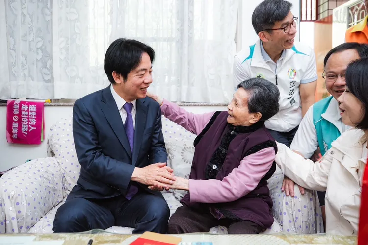 黃阿嬤最大心願就是見到賴清德。賴辦提供