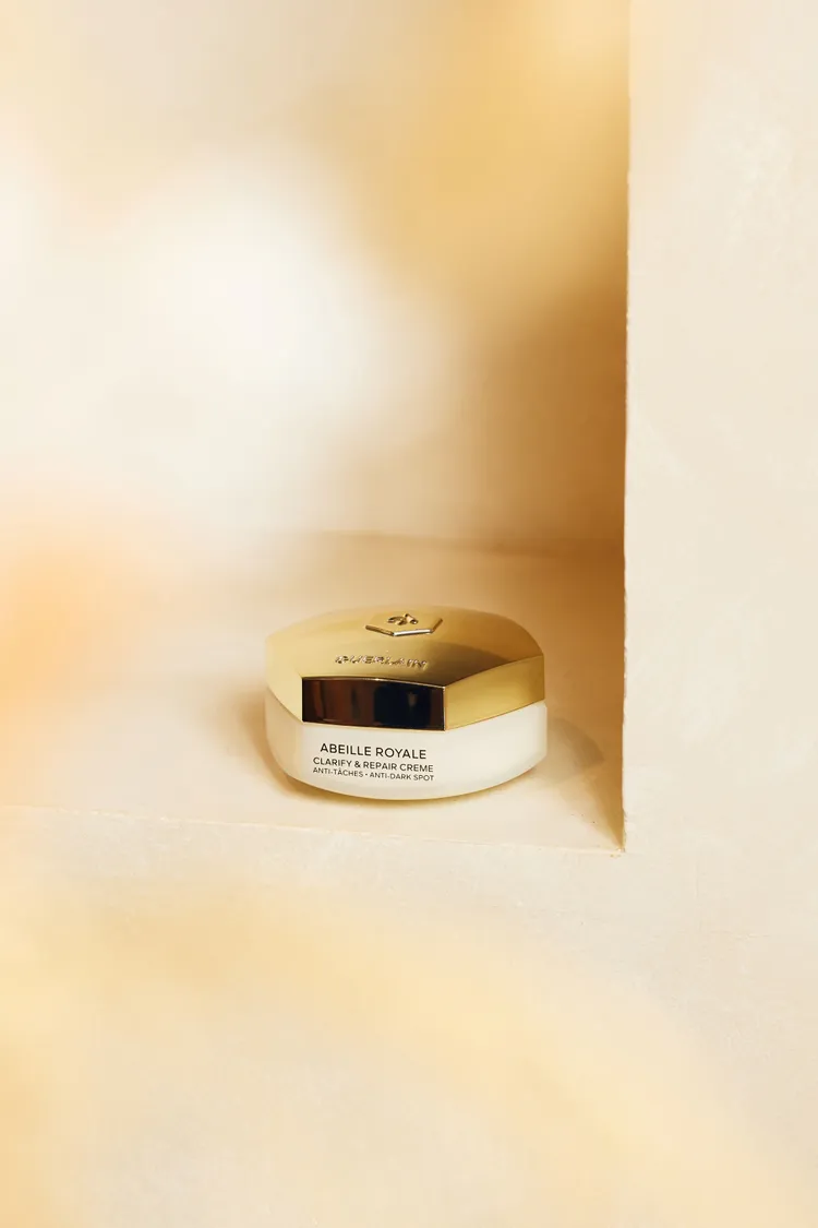 嬌蘭皇家蜂王乳淨亮修護蜜霜，50ml／6600元、補充瓶50ml／5610元。品牌提供