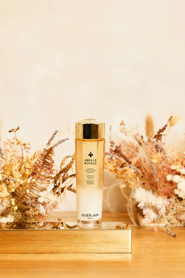 嬌蘭皇家蜂王乳淨亮精華水，150ml／4590元。品牌提供