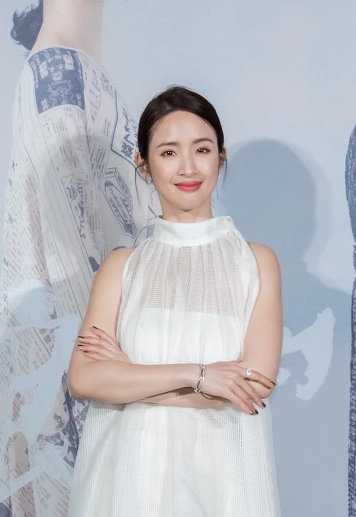 林依晨日前出席台劇《不夠善良的我們》首映記者會，也戴上FRED珠寶。公視提供