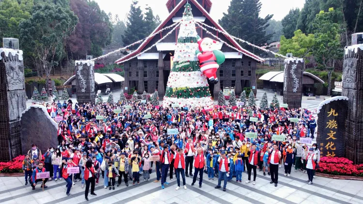 豐穀建設長年支持兒少關懷活動，參與「行動菩薩助學協會」陪伴學童走讀各地。