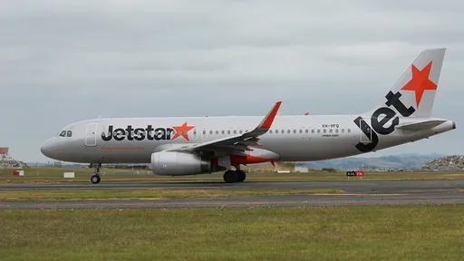 班機滑行準備起飛緊急煞車 塔台通知「飛機有一扇門還開著」