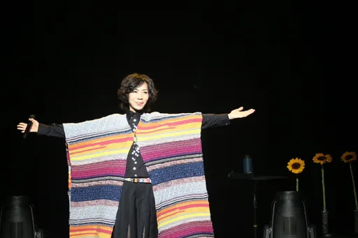 天后萬芳震驚才女歌手鄭華娟過世 難過以花抒情