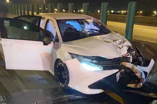 工人逆騎8公里撞車分屍!上半身掉車內、雙腿拋路中 科大生駕車嚇傻
