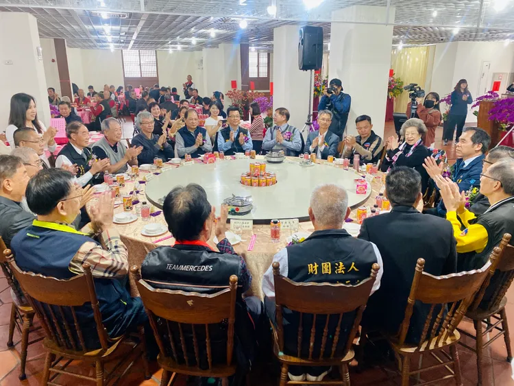 外界樂見其成，大力支持新的行政團隊。王志弘攝