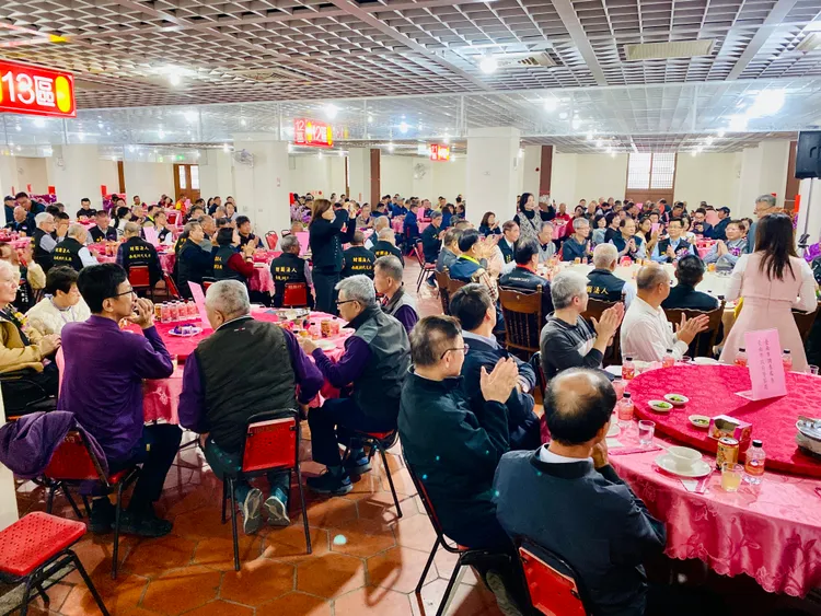 200多人觀禮，氣氛熱絡。王志弘攝