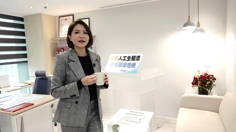 陳菁徽透露，母親黃昭順對於她當立委，給了3句話建議。彭欣偉攝