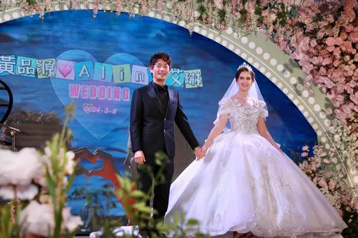 黃品源生日送上高清婚禮照讓老婆下腰 新娘連換3套美爆了