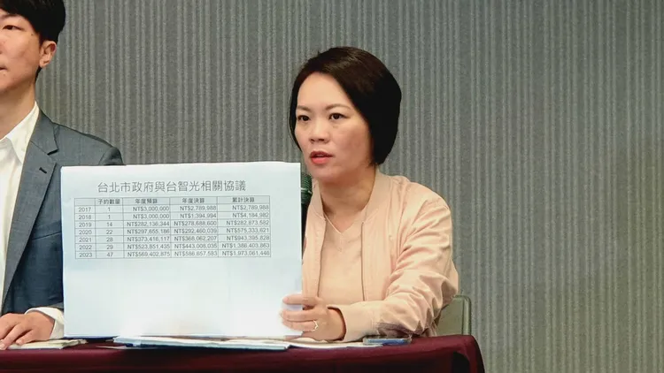 簡舒培要求蔣萬安說清楚台智光弊案。民進黨提供