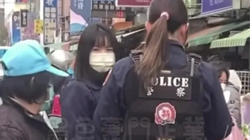 超正女警取締違停 「霸氣轉身」迷翻眾人:想被十字固定
