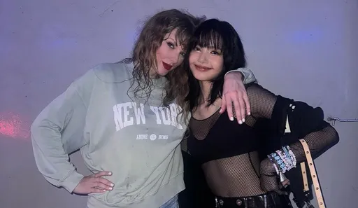 破次元!Lisa同框泰勒絲勾肩靠頭好親密 性感洞洞裝又甜又辣