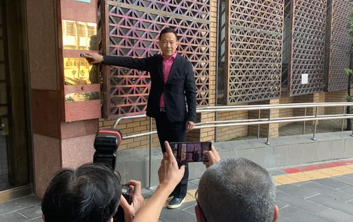 柯文哲、陳智菡挨告「偷公文」　鍾小平質疑：圖利監視器廠商