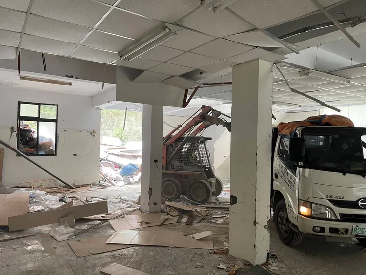 黃國昌汐止老宅正在進行拆除。黃國昌辦公室提供