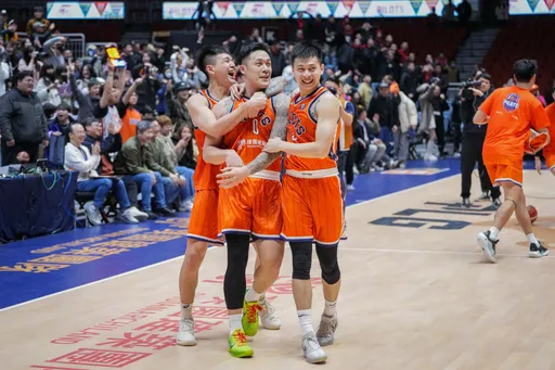 他從「台版LBJ」被譏「交通部長」 昨卻上演0.05秒驚天絕殺成大英雄