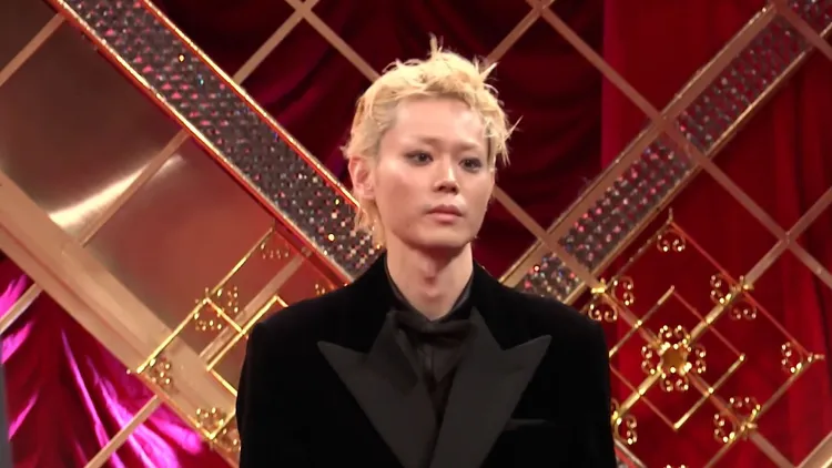 菅田將暉造型讓人大吃一驚。翻攝X@japanacademy