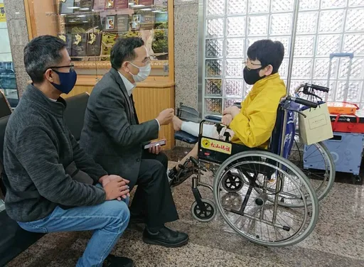 周思潔台中跌倒骨裂 盧秀燕派人探視!事故騎樓2天完成改善