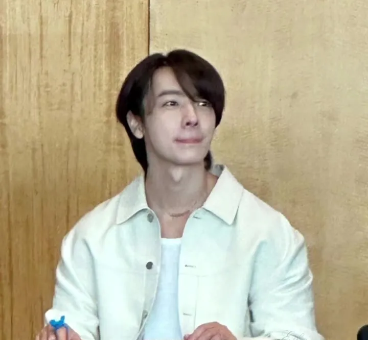 東海昨天在台北簽名會得知高雄櫻花季沒有櫻花，驚呼要去拍YouTube的vlog耶。翻攝東海IG