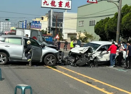 彰化埔心鄉4車連環撞　車頭變形駕駛受困！4人輕重傷送醫搶救