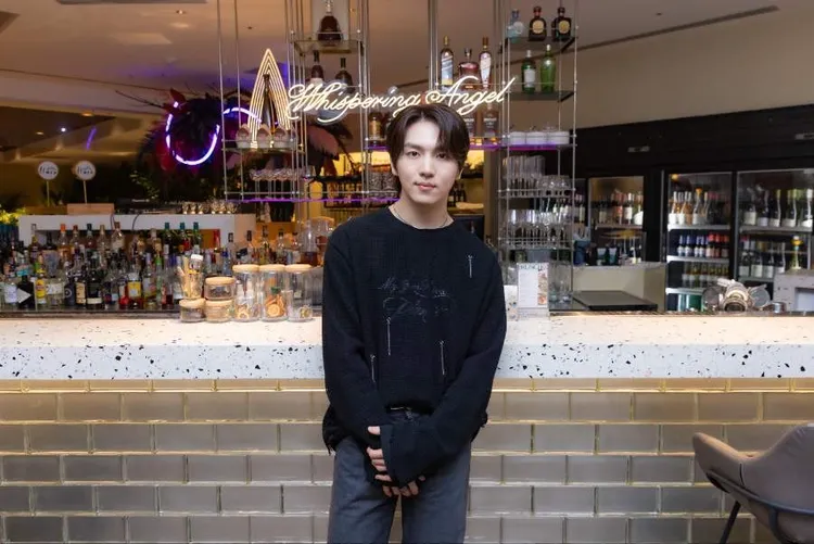 KINO去年當老闆，公司名稱取名NAKED。星月文創提供