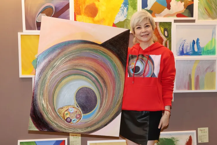 胡翡翠首次辦個人畫展。莊宗達攝