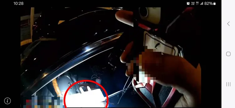 警方眼尖發現車內K盤。翻攝畫面