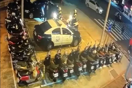 大膽!他才做完車禍筆錄 竟在警察停車場拉K昏睡
