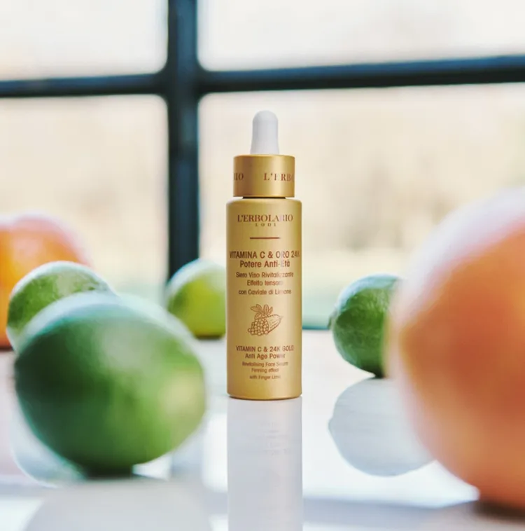 蕾莉歐熱銷的極致24K黃金逆齡緊實精華液。品牌提供