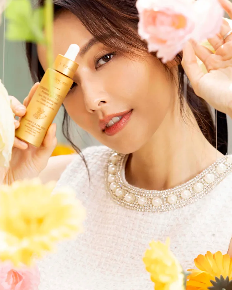 袁艾菲最近迷上早C晚A保養術。品牌提供