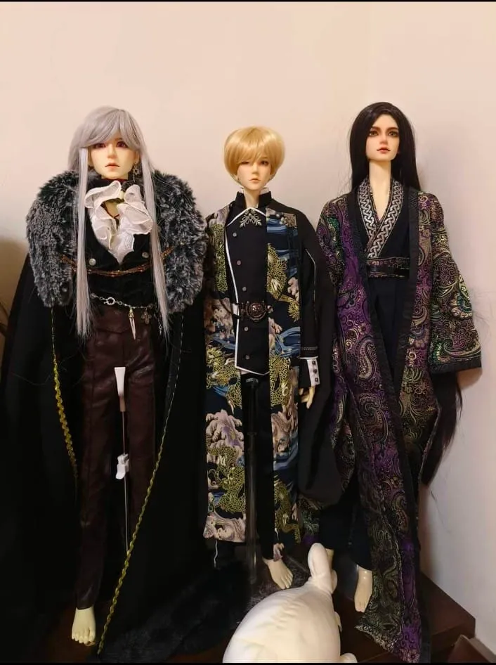 也有網友分享自己收藏的寶貝寫道：「簽到。」翻攝《路上觀察學院》社團